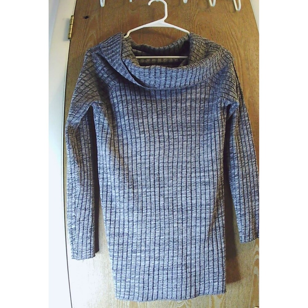 Poof Loose Knit Crowl Neck Gray and Black L Soft Pullover Sweater